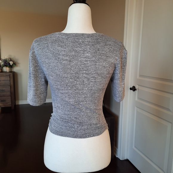 Aritzia Wilfred Free Knot Short Sleeve T-Shirt Size M Heather Gray - Picture 2 of 4
